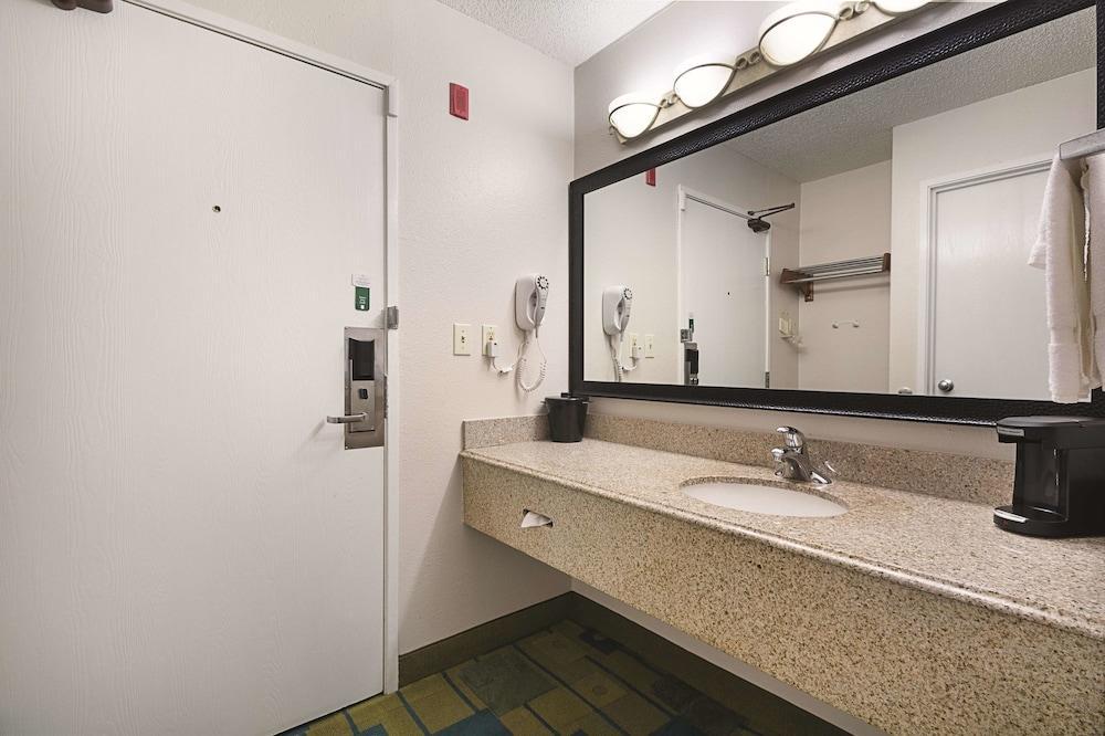 La Quinta Inn By Wyndham Auburn Worcester Exterior foto