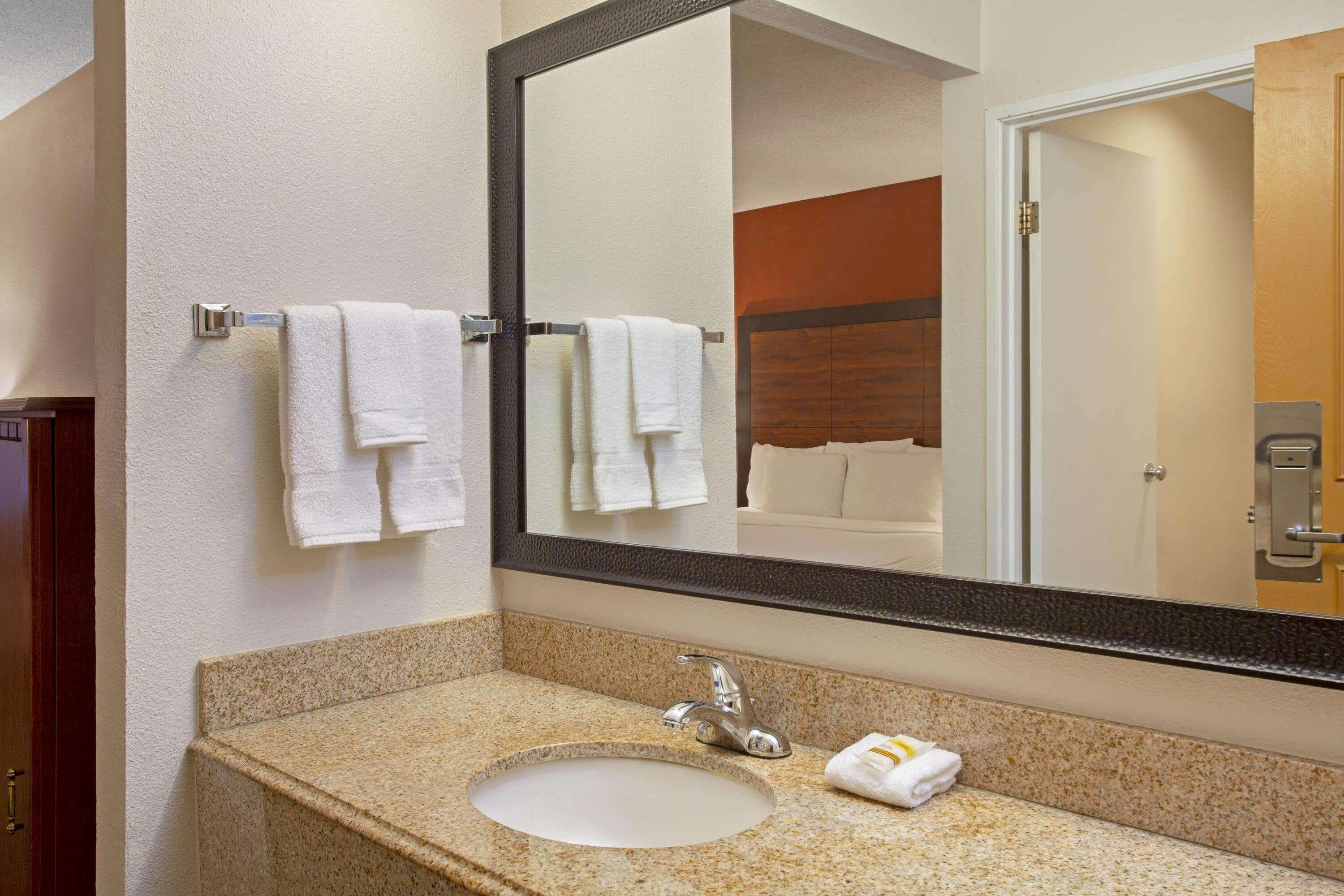 La Quinta Inn By Wyndham Auburn Worcester Exterior foto